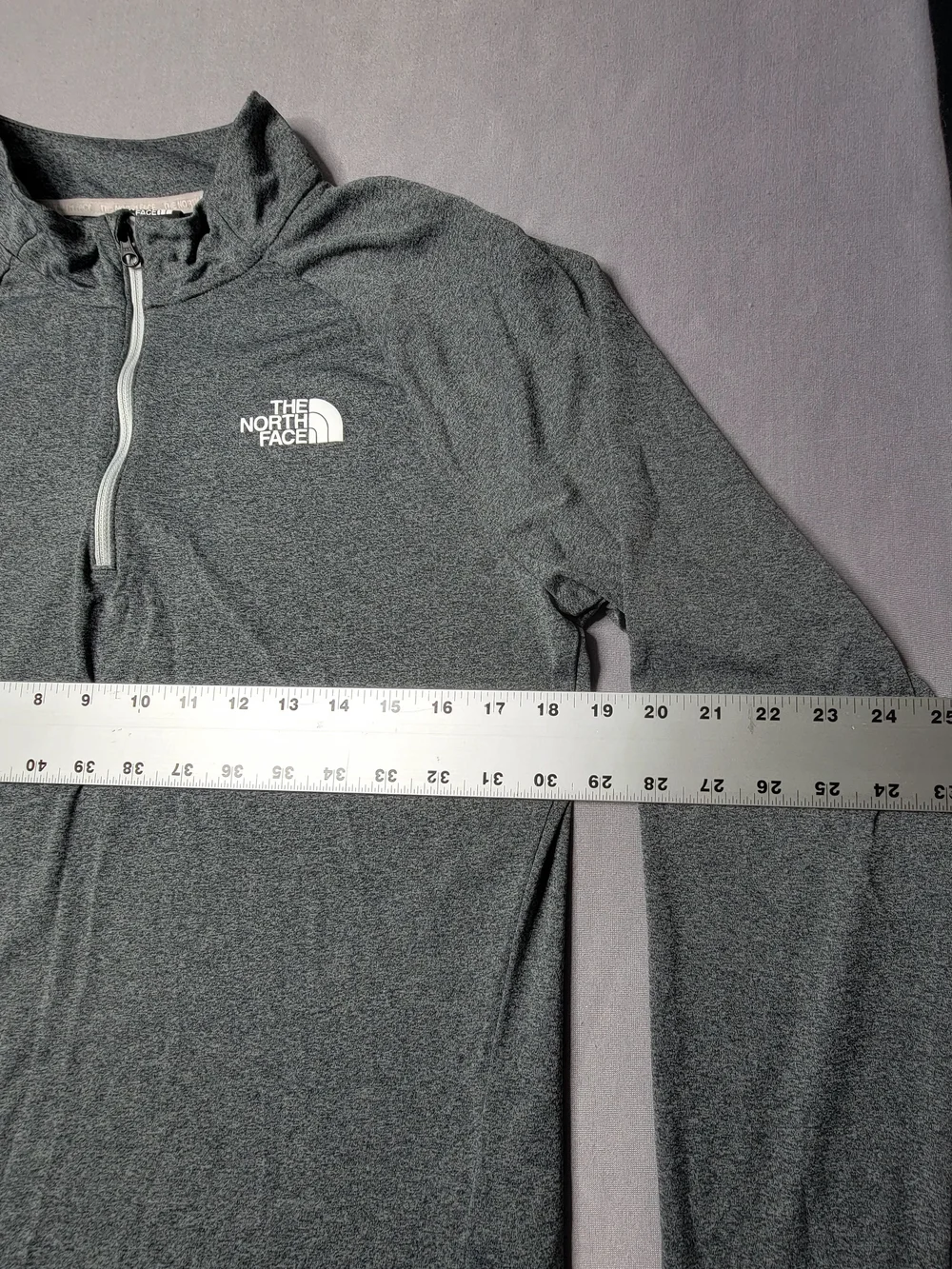 The North Face Men's Grey 1/4-Zip Long Sleeve Pullover Size M